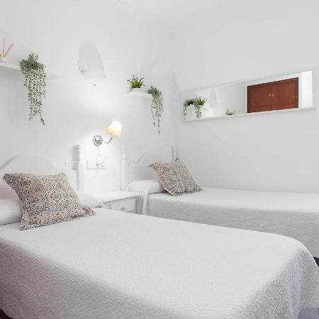 Hostal Restaurante La Giralda Рота Екстер'єр фото