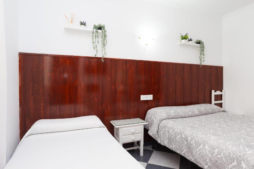 Hostal Restaurante La Giralda Рота Екстер'єр фото