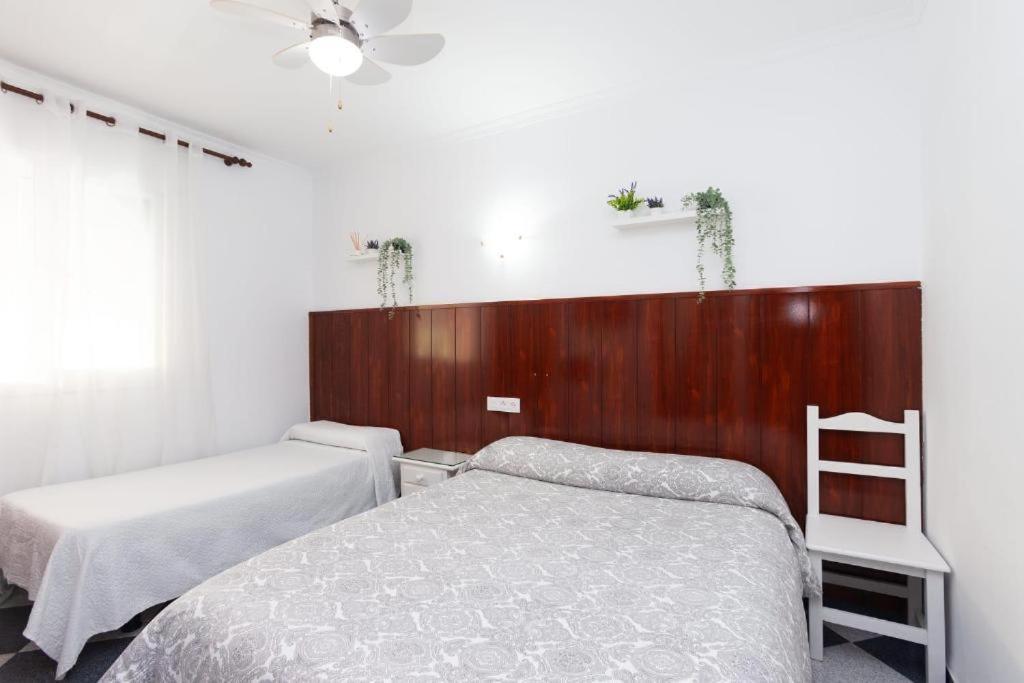 Hostal Restaurante La Giralda Рота Екстер'єр фото